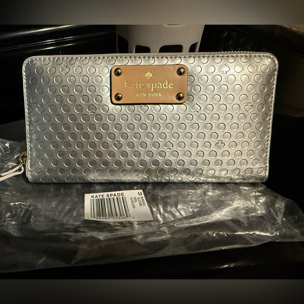 NWT Kate Spade New York Silver Yaletown Neda Full Size Wallet